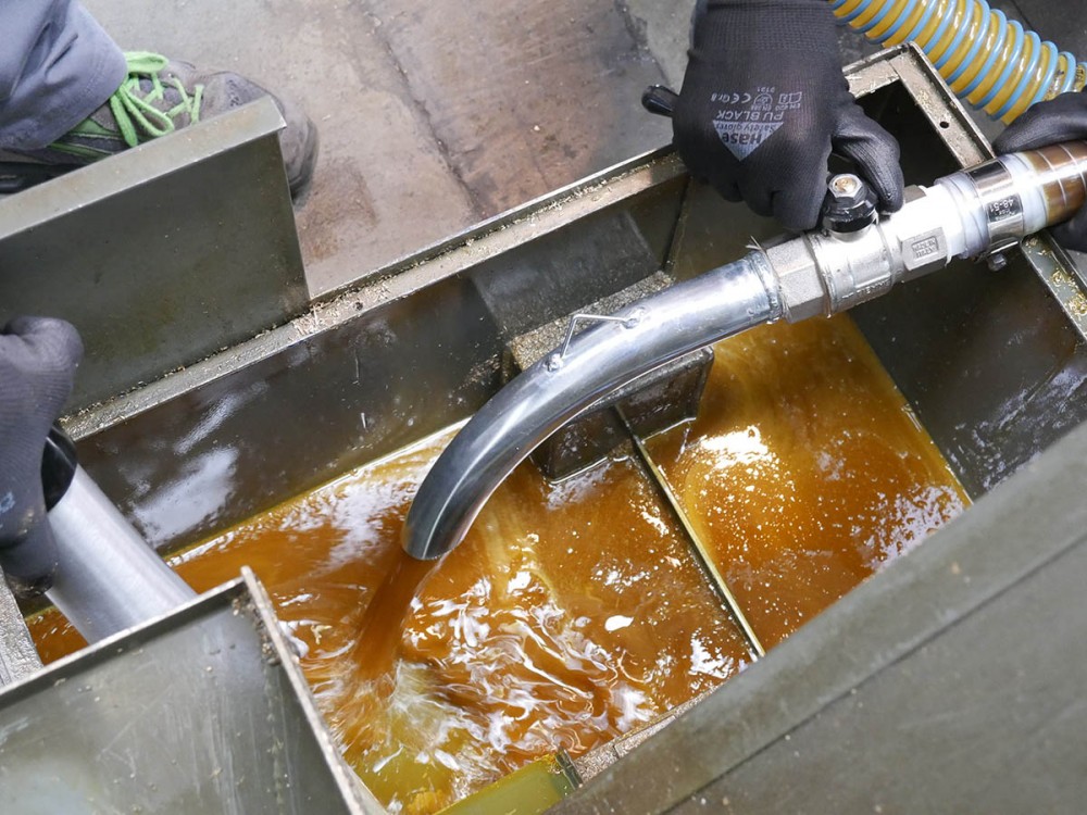 CNC machine terugpompen oliezuiger oilvac verpompen Du puy Nederland